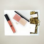 coffret_peachy_nude_gloss_palette_duo_joue